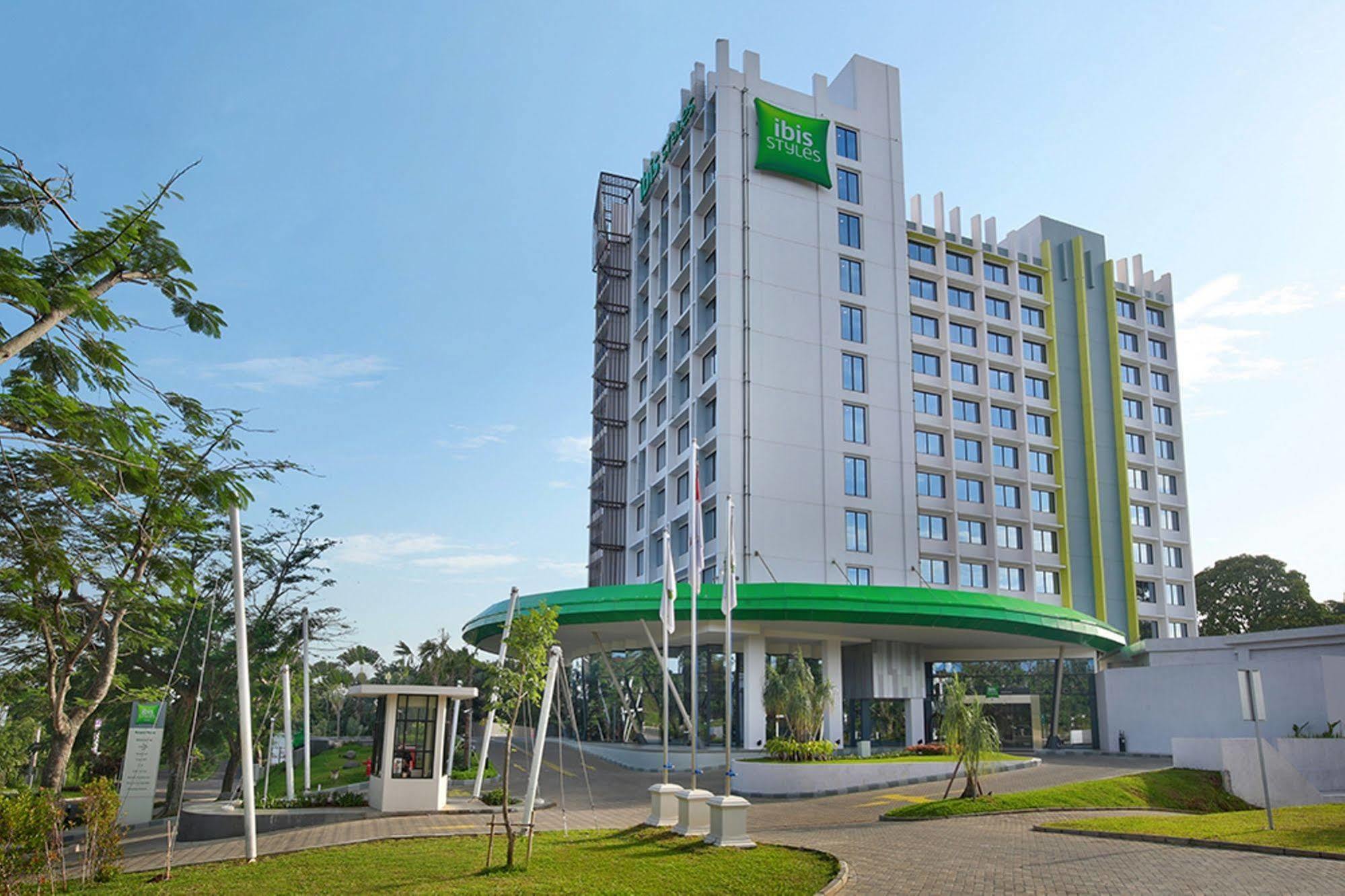 Готель Ibis Styles Bogor Raya Екстер'єр фото