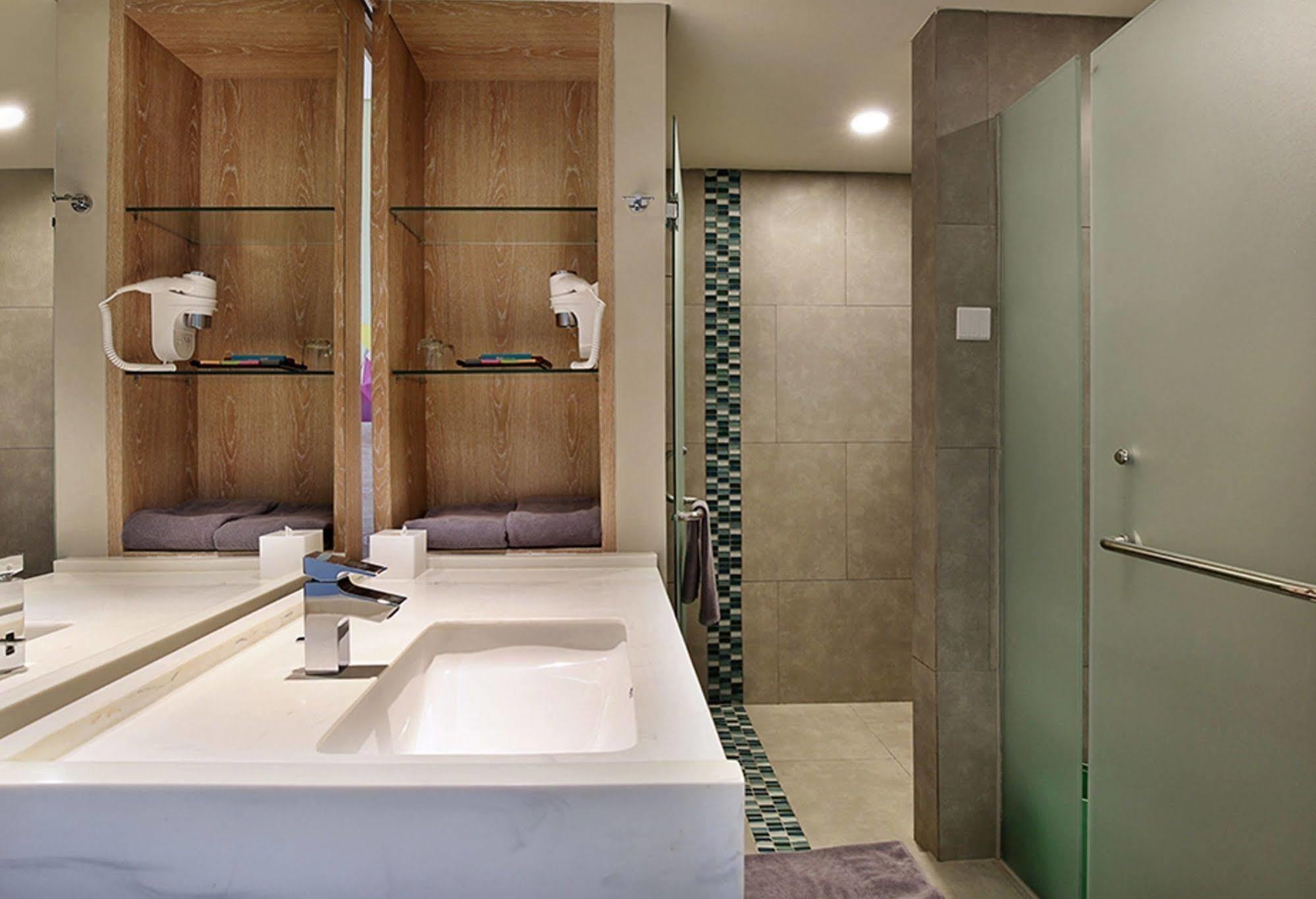 Готель Ibis Styles Bogor Raya Екстер'єр фото
